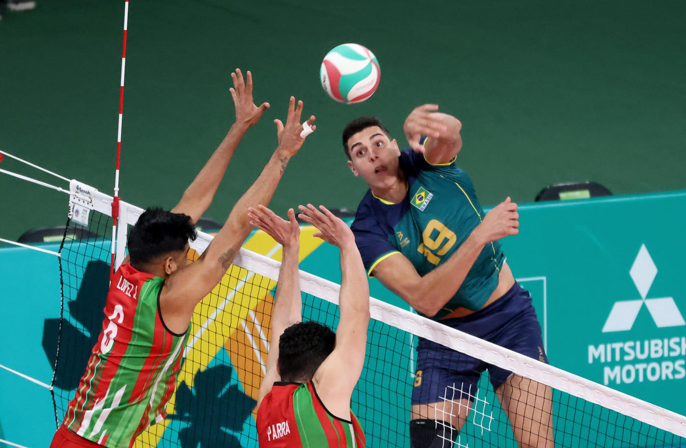 VINÃ DEL MAR, CH - 24.10.2023: JOGOS PANAMERICANOS SANTIAGO 2023 - Brazil's  27-15 victory over the Paraguay team in the first round of Women's Handball  during the Santiago 2023 Pan American Games